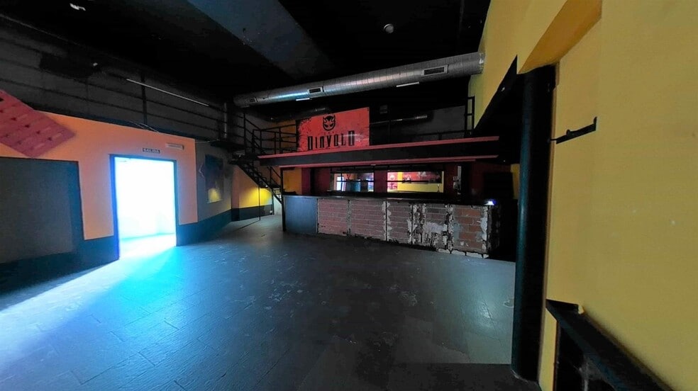 Local en Villablino en venta - Foto del edificio - Imagen 3 de 8