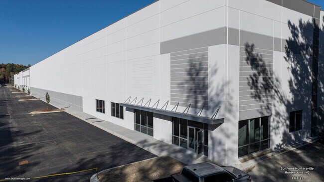 Más detalles de 11006 Mount Holly Huntersville Rd, Huntersville, NC - Nave en alquiler