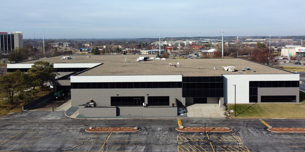 4900 University Ave, West Des Moines, IA en alquiler - Foto del edificio - Imagen 3 de 6