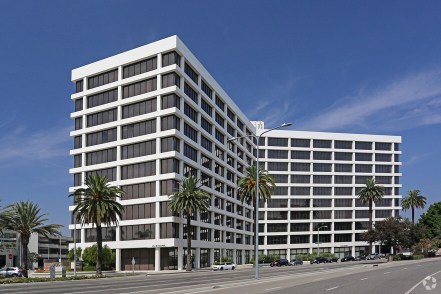 8383 Wilshire Blvd, Beverly Hills, CA en alquiler - Foto del edificio - Imagen 1 de 4