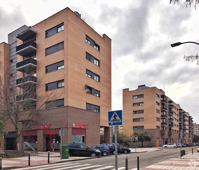 Calle Adelfas, 3, Alcorcón, Madrid en alquiler - Foto del edificio - Imagen 3 de 3