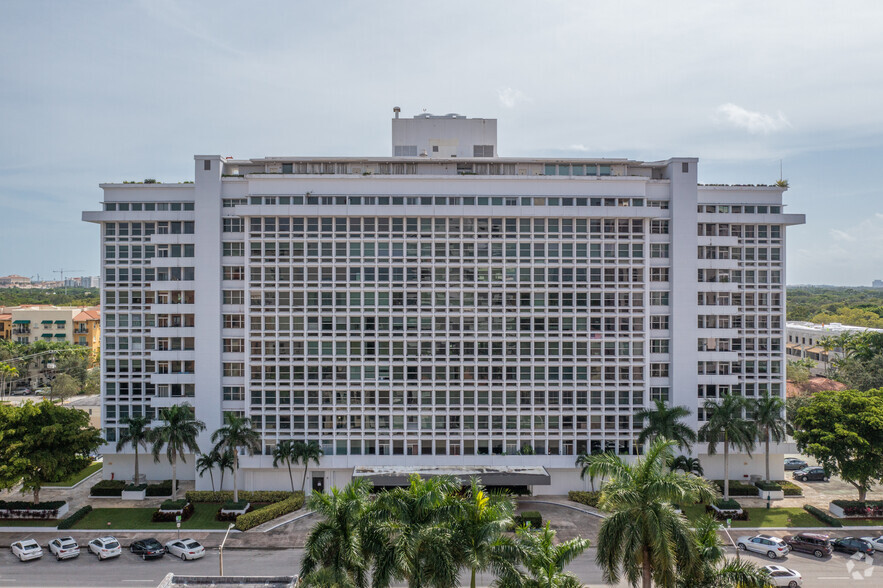 700 Biltmore Way, Coral Gables, FL en venta - Foto del edificio - Imagen 3 de 11