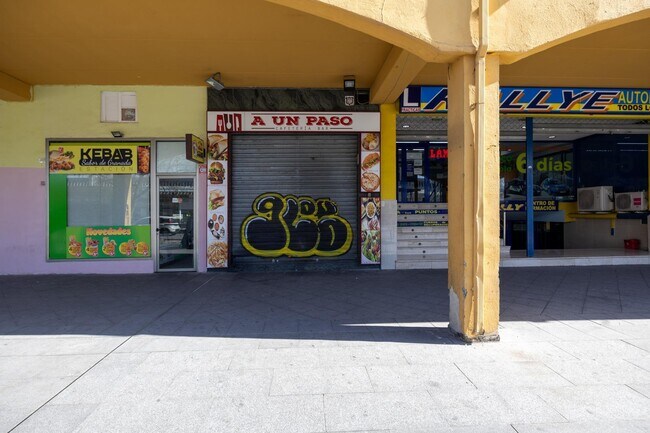 Más detalles de Avenida Juan Pablo II, 92, Granada - Local en venta