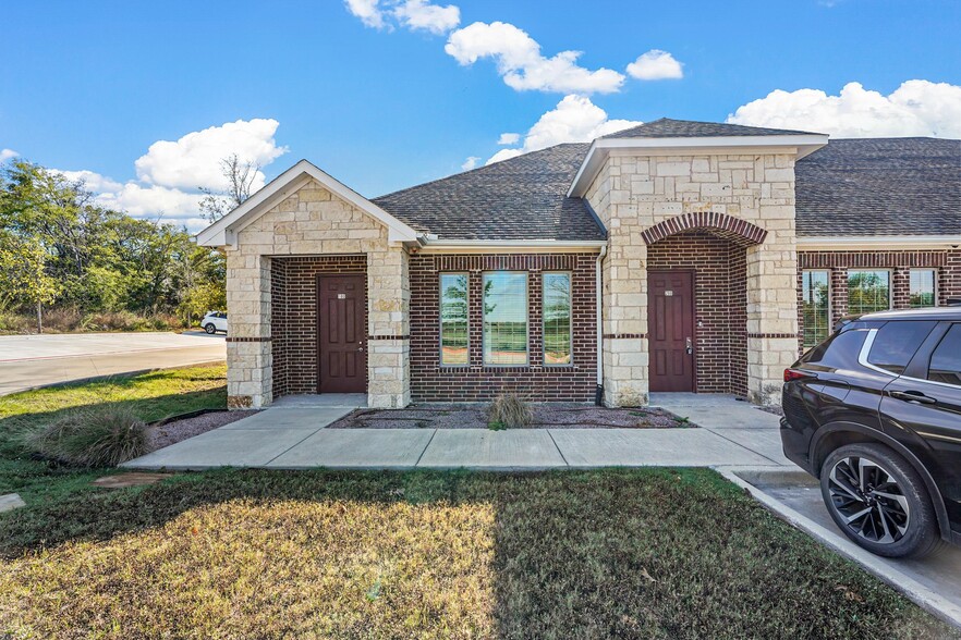 8212 Liberty Grove Rd, Rowlett, TX en alquiler - Foto del edificio - Imagen 1 de 19