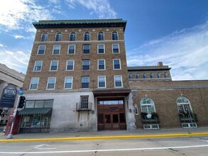 1408 Strongs Ave, Stevens Point, WI en alquiler Foto del edificio- Imagen 1 de 21