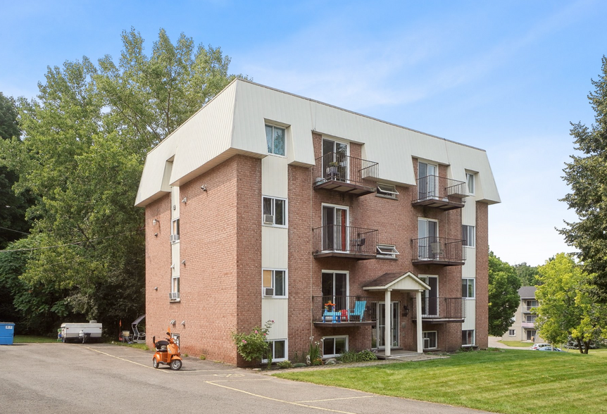 182 Boul Rousseau, Châteauguay, QC en venta - Foto del edificio - Imagen 2 de 6