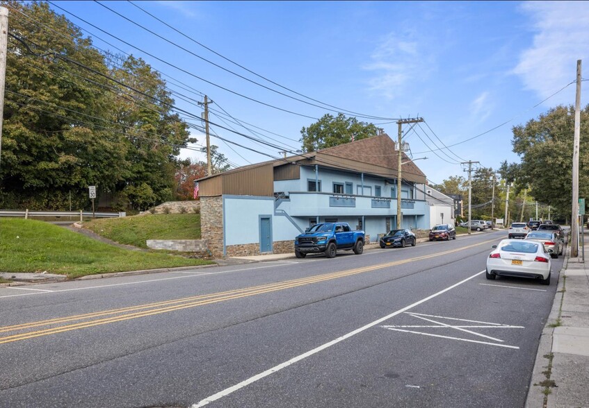 120-124 Laurel Rd, East Northport, NY en venta - Foto del edificio - Imagen 2 de 47