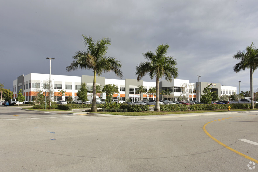 200-220 Hillsboro Technology Dr, Deerfield Beach, FL en alquiler - Foto principal - Imagen 1 de 11