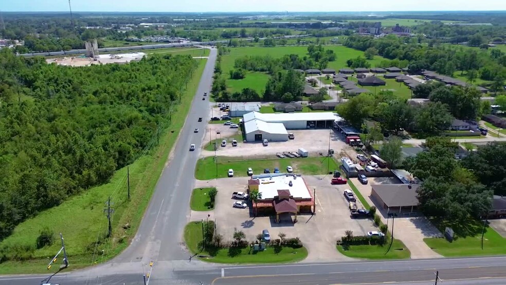 901 W Clayton St, Dayton, TX en venta - Vídeo de anuncio comercial - Imagen 2 de 13