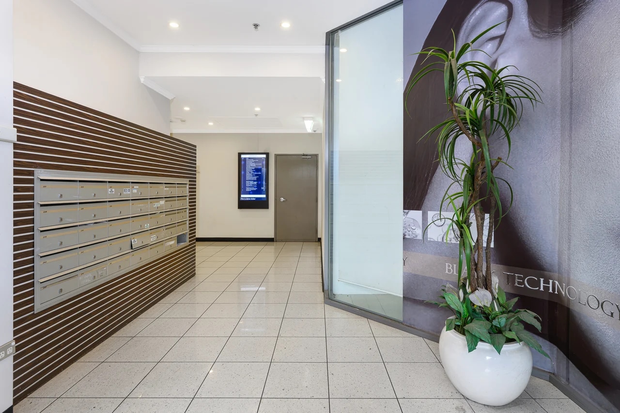 14 Brown St, Chatswood, NSW 2067 - Unidad 241 - - Foto del interior - Image 2 of 4
