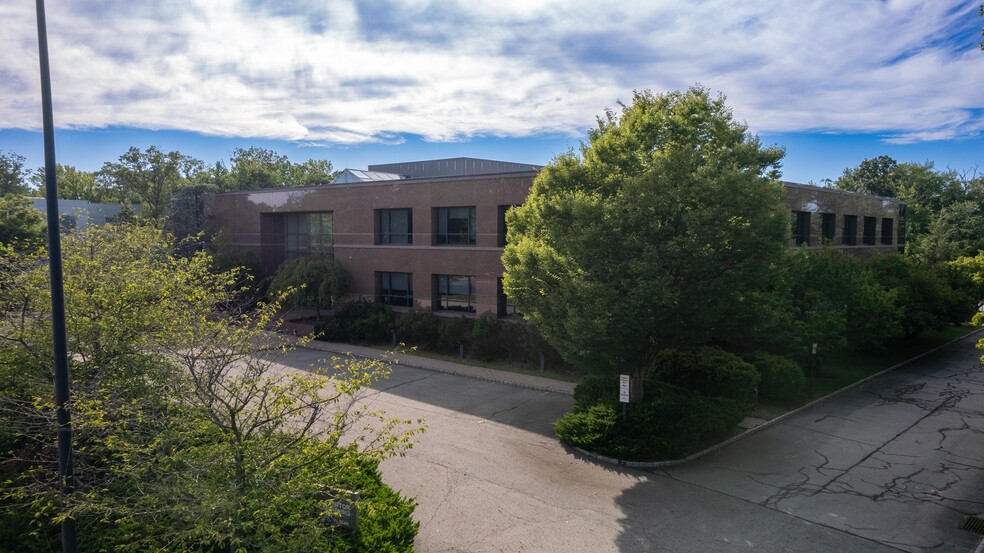 1000 Sylvan Ave, Englewood Cliffs, NJ en venta - Foto del edificio - Imagen 1 de 36