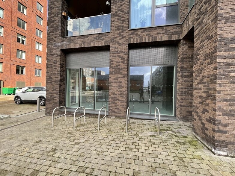 27 Shackleton Way, London en alquiler - Foto del edificio - Imagen 3 de 7