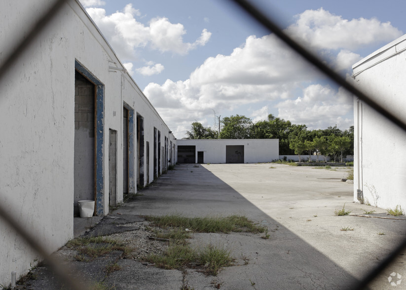 1661 N Dixie Hwy, Pompano Beach, FL en alquiler - Foto del edificio - Imagen 3 de 3