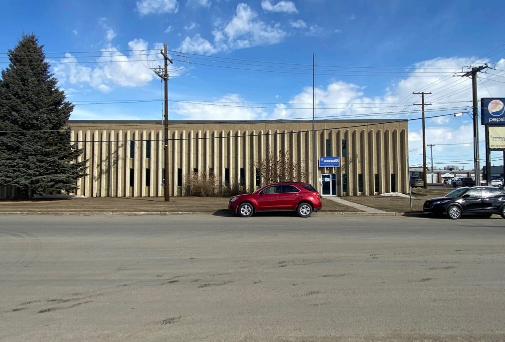 830 43rd St E, Saskatoon, SK en venta Foto principal- Imagen 1 de 2