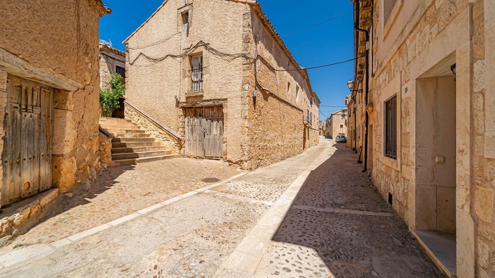 Hotel y hospedaje en Maderuelo, Segovia en venta - Foto del edificio - Imagen 3 de 27