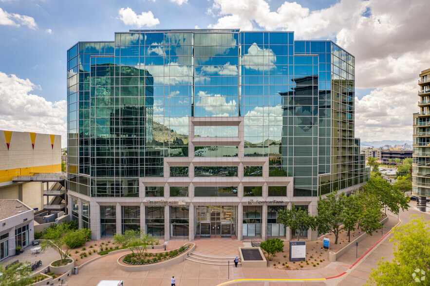 2415 E Camelback Rd, Phoenix, AZ en alquiler - Foto del edificio - Imagen 1 de 8