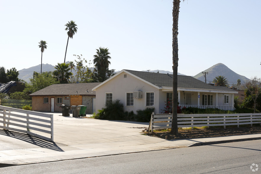 148-156 Iowa Ave, Riverside, CA en alquiler - Foto del edificio - Imagen 1 de 1