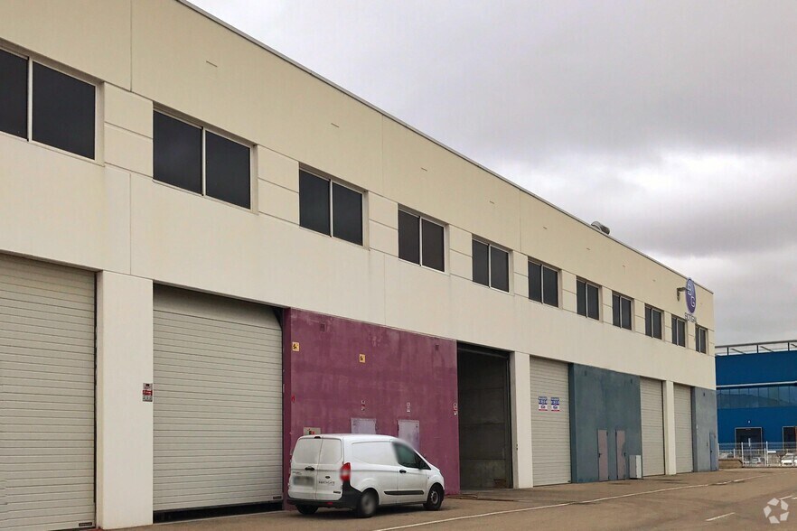 Nave en San Fernando de Henares, Madrid en venta - Foto del edificio - Imagen 2 de 2