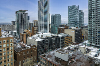 90 Eglinton Ave E, Toronto, ON - VISTA AÉREA  vista de mapa