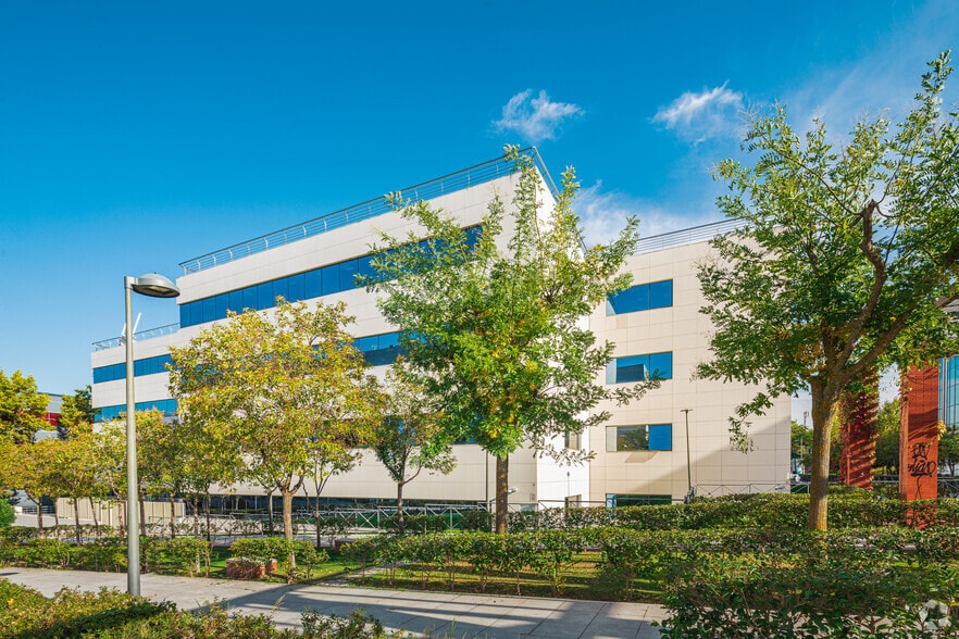 Calle Isla Graciosa, 3, San Sebastián de los Reyes, Madrid en alquiler - Foto del edificio - Imagen 3 de 6