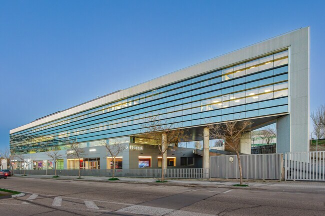 Más detalles de Calle Puerto Somport, 8, Madrid - Oficina en alquiler