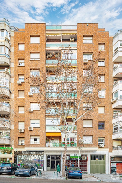 Edificio residencial en Madrid, Madrid en venta - Foto del edificio - Imagen 2 de 2