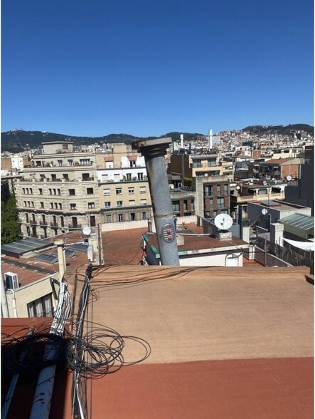 Local en Barcelona, Barcelona en alquiler - Foto del edificio - Imagen 3 de 3