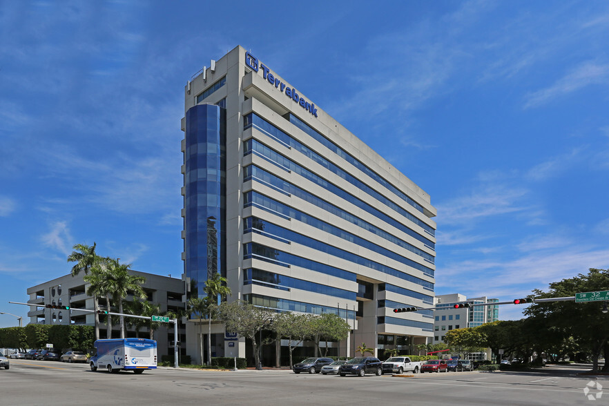 3191 Coral Way, Miami, FL en alquiler - Foto del edificio - Imagen 1 de 1