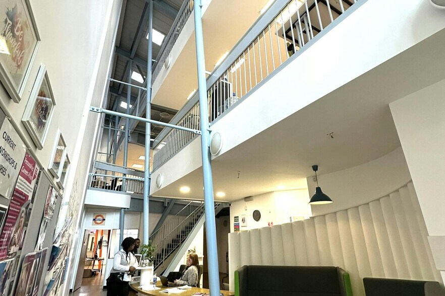 18-20 London Ln, London en alquiler - Vestíbulo - Imagen 2 de 2