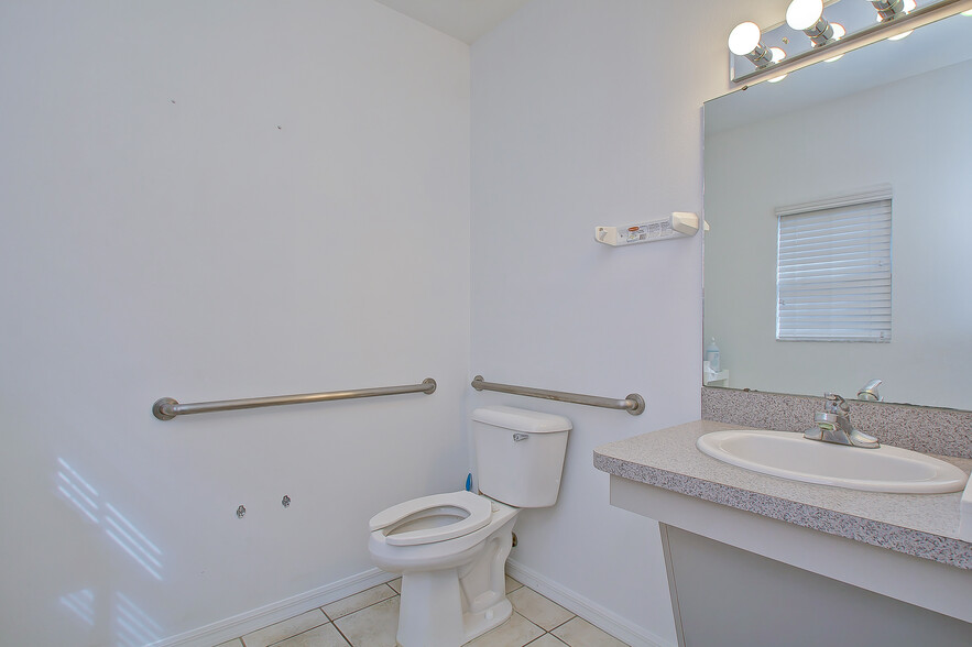 15245 Amberly Dr, Tampa, FL en alquiler - Foto del edificio - Imagen 2 de 30