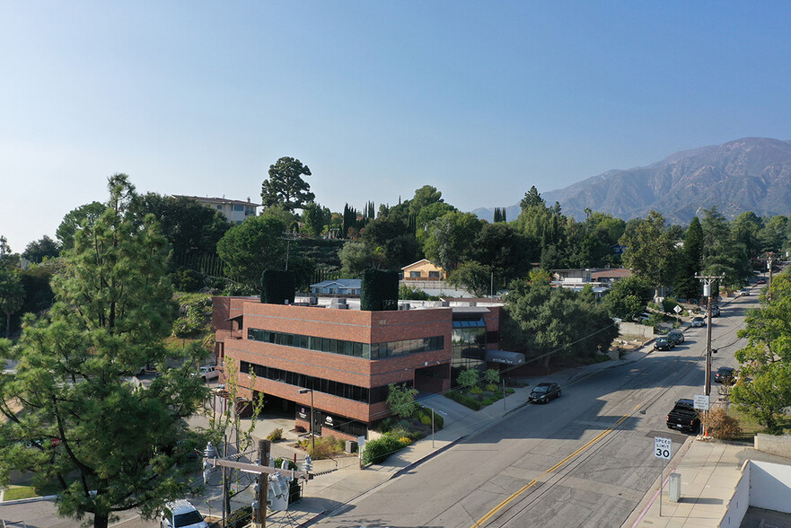 4515 Ocean View Blvd, La Canada Flintridge, CA en alquiler - Foto del edificio - Imagen 2 de 28