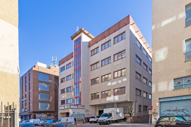 Más detalles de Calle del Haya, Madrid - Nave en venta
