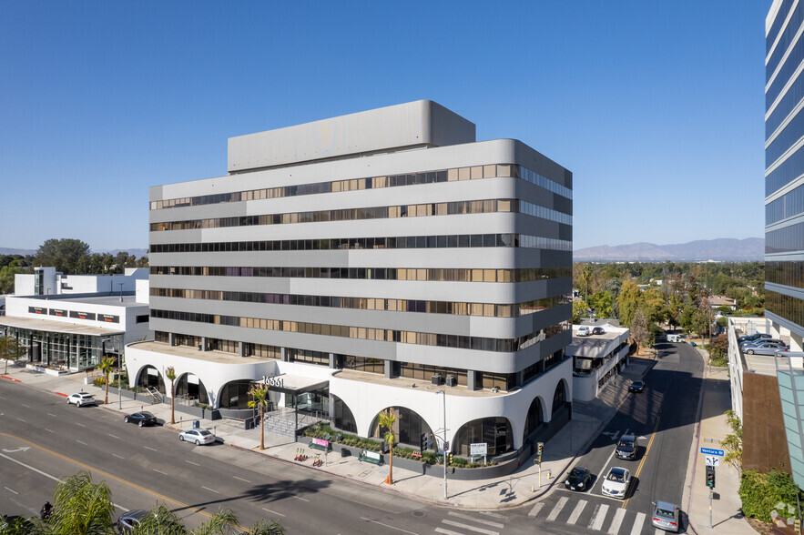 16661 Ventura Blvd, Encino, CA en alquiler - Foto del edificio - Imagen 1 de 9