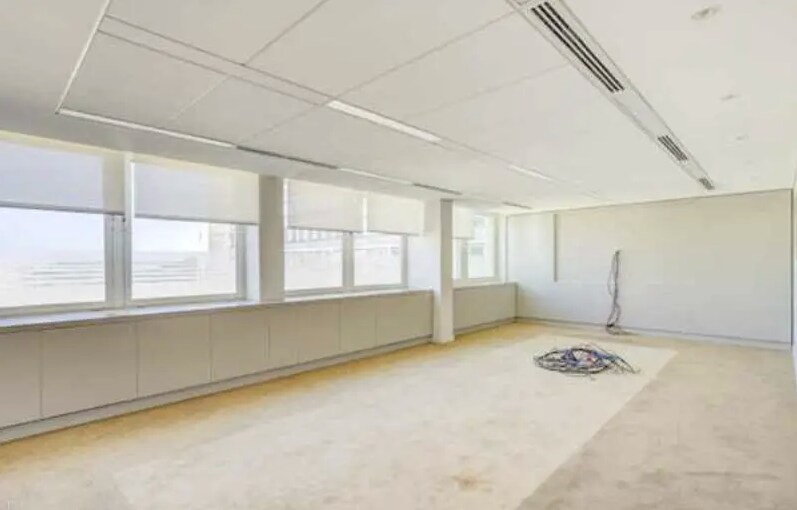 80-106 Boulevard Victor Hugo, Clichy, HDS 92110 - Unidad 01 - - Foto del interior - Image 1 of 5