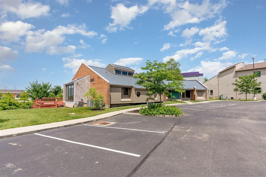 11237 Cornell Park Dr, Blue Ash, OH en venta - Foto del edificio - Imagen 3 de 5