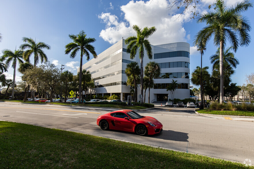 7200 Corporate Center Dr, Miami, FL en alquiler - Foto del edificio - Imagen 2 de 22