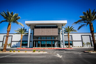 6110-6190 W Lake Mead Blvd, Las Vegas, NV en alquiler Foto del edificio- Imagen 1 de 12