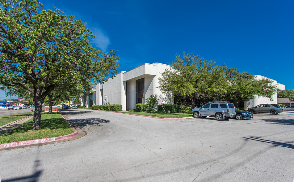 1425 W Pioneer Dr, Irving, TX en alquiler - Foto del edificio - Imagen 2 de 10