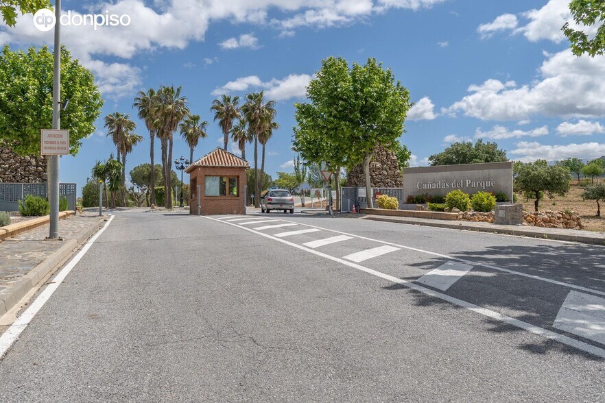 Calle Veleta, Dílar, Granada en venta - Foto principal - Imagen 1 de 28