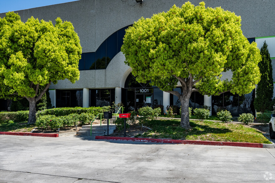 1001 Doubleday Ave, Ontario, CA en alquiler - Foto del edificio - Imagen 2 de 16