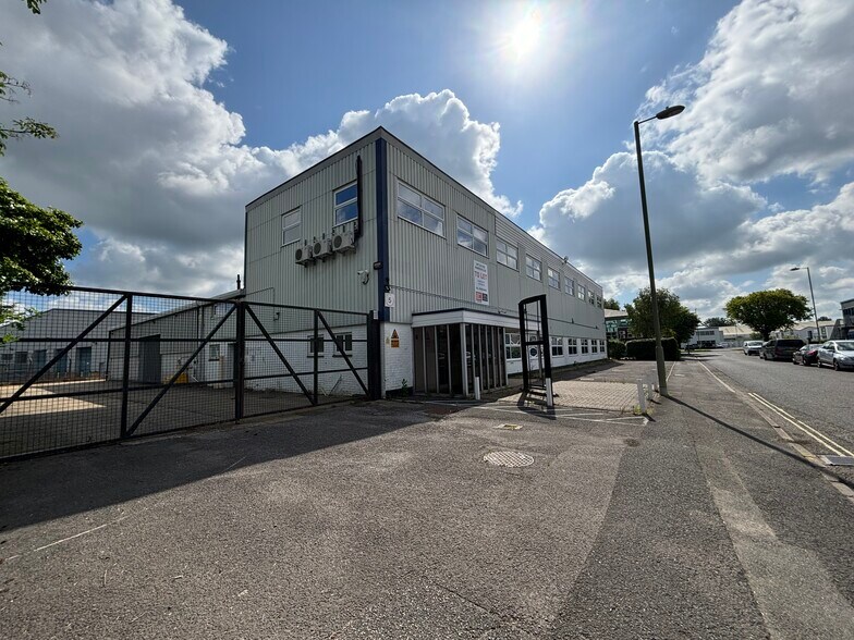 School Close, Eastleigh en venta - Foto del edificio - Imagen 3 de 5