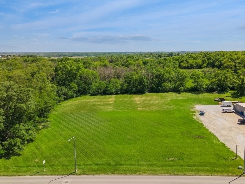 711 E 2nd Ave, Indianola, IA en venta - Vista aérea - Imagen 1 de 5