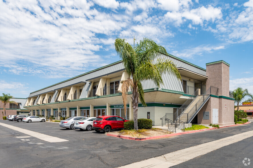 2050 W Chapman Ave, Orange, CA en alquiler - Foto del edificio - Imagen 1 de 15