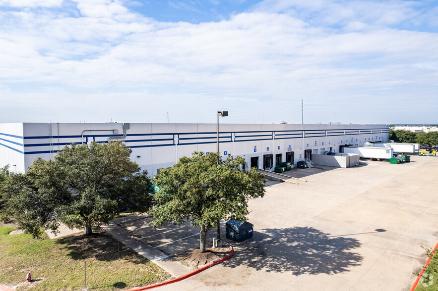 600 Center Ridge Dr, Austin, TX en alquiler - Foto del edificio - Imagen 2 de 7