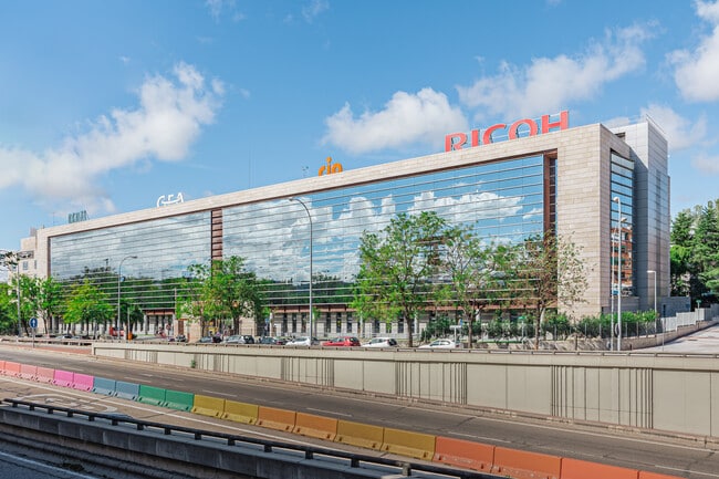 Más detalles de Calle de Cantabria, 2, Alcobendas - Oficina en alquiler