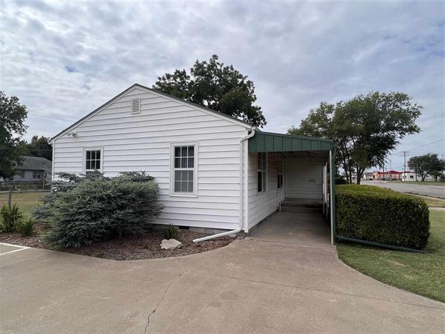 735 W Doolin Ave, Blackwell, OK en venta - Foto del edificio - Imagen 2 de 9