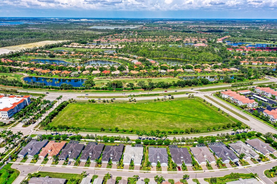 Ben Hill Griffin Pkwy, Estero, FL en alquiler - Foto del edificio - Imagen 2 de 10