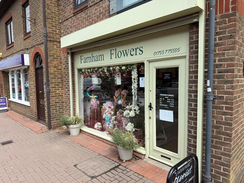 Shop 1, The Centre, Prospect House, The Broadway, Farnham Common en alquiler - Foto del edificio - Imagen 1 de 5