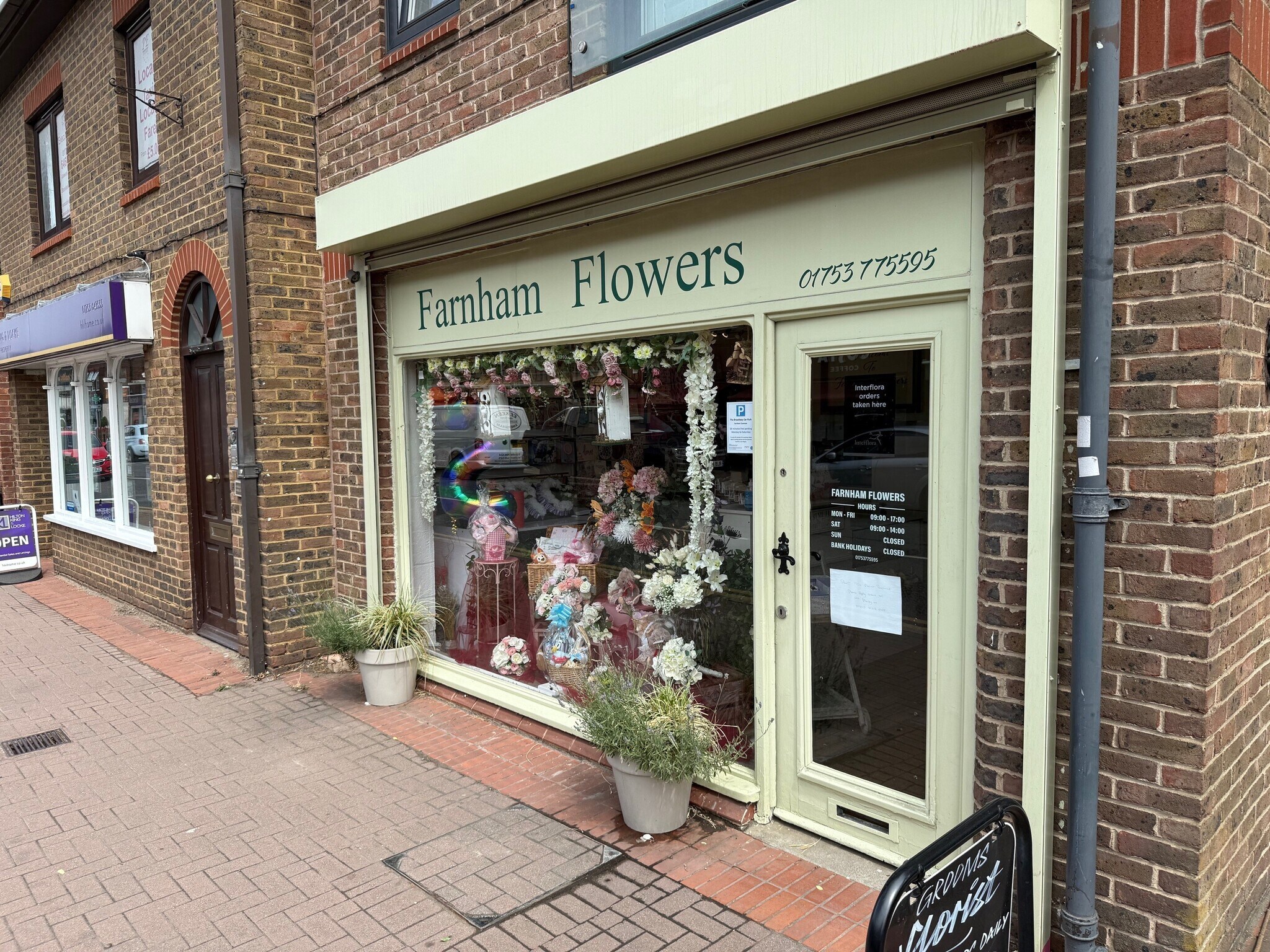 Shop 1, The Centre, Prospect House, The Broadway, Farnham Common en alquiler Foto del edificio- Imagen 1 de 6