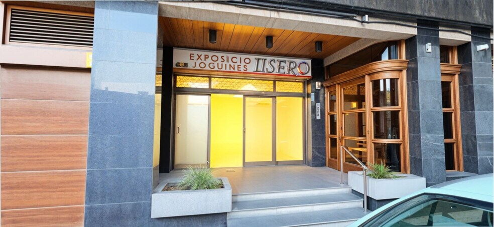 Carrer Mossèn Gelabert, 7, Olot, Gerona en venta - Vestíbulo - Imagen 3 de 27